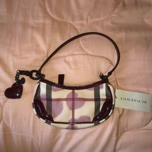 Burberry NWT House Check w/ Hearts Clutch